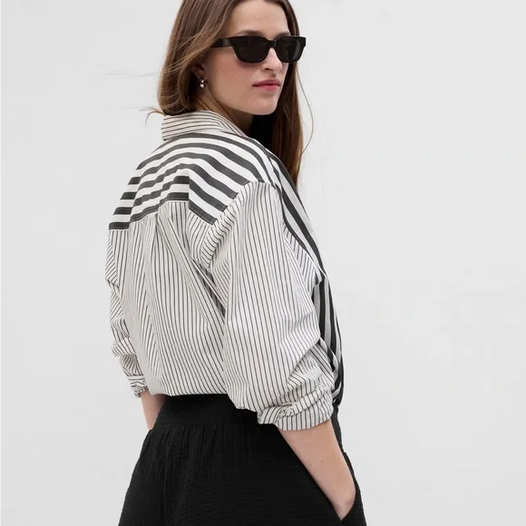 GAP Maternity Gauze Black Shorts - Picture 3 of 3